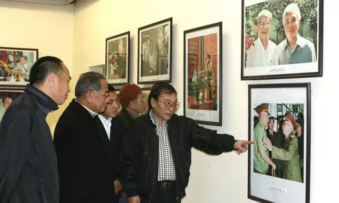 Cuốn sách giới thiệu 103 câu chuyện xúc động về vị tướng huyền thoại Võ Nguyên Giáp