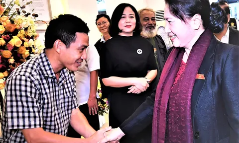 Chủ tịch Quốc hội Nguyễn Thị Kim Ngân thăm Triển lãm ảnh 'Khoảnh khắc thiên nhiên'