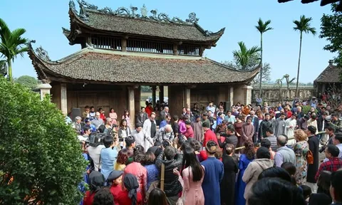 Nghĩ về một thời máu và hoa!